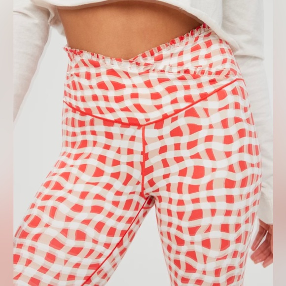 OFFLINE Aerie Xtra High Waisted Crossover Legging + Xtra Ruffle Sports Bra SET - Picture 3 of 11